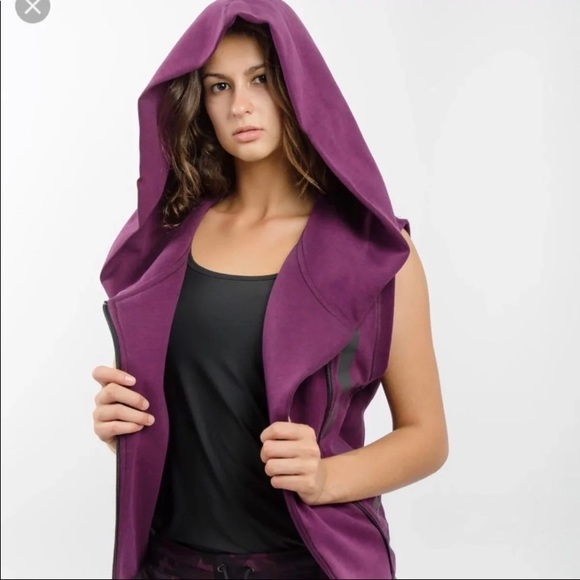 NIKE TECH FLEECE HOODED VEST - Picture 4 of 14